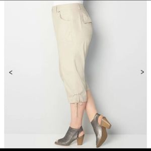 Avenue Capri cropped Tants pants size 14/16 NEW